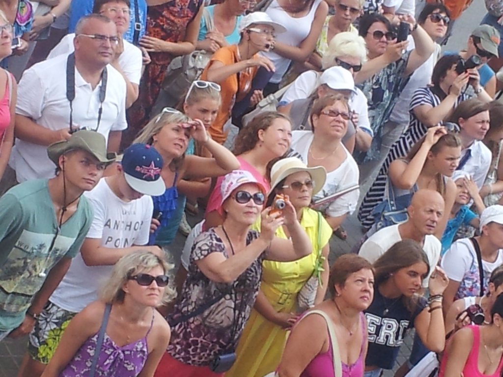 L’extraordinaire peut se produire quand tous les Hommes regardent dans la même direction. (Photo Laurence Dell’aitante)