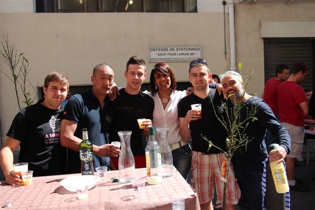 Le Jo's, rue Haxo, a proposé sa première rue du rugby. Une initiative couronnée d'un franc succès.