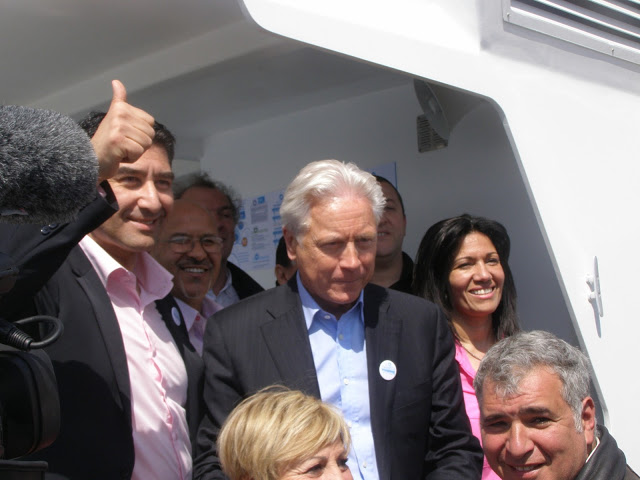 Karim Zéribi, président de la RTM, Eugène Caselli, président de la communauté urbaine Marseille Provence Métropole, et Samia Ghali, sénateur-maire du 8e secteur de Marseille, ont effectué, avec de nombreuses personnalités dont Christophe Madrolle (MoDem), la traversée inaugurale samedi midi.