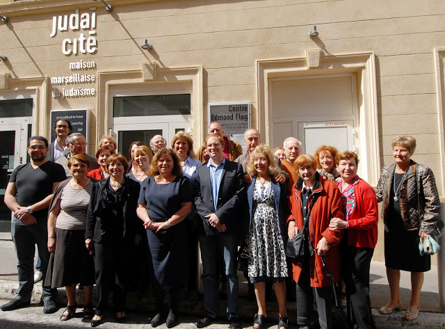 Le groupe de recherche du centre Fleg autour de Martine Yana, sa directrice et Hagay Sobol, son président (PHOTO D.R.)