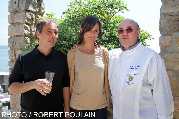 Alain Garau, PDG de la SAHB et Nathalie Fabre, directrice du Delos aux côtés du Chef Francis Robin