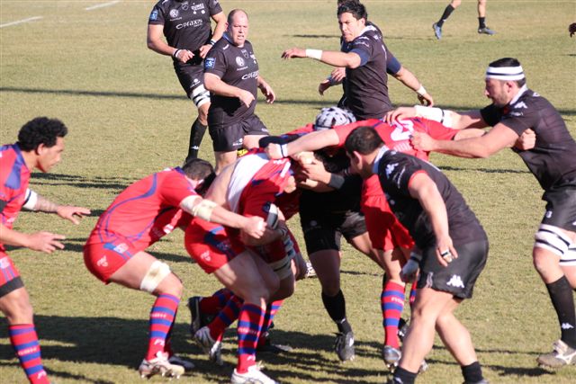 A la faveur de sa victoire sur Massy (26-16) ce mercredi en match en retard de la 19e journée de Pro D2, les Biterrois ont légué aux Aixois le fauteuil peu enviable de premier relégable. (Photo Philippe MAILLÉ)