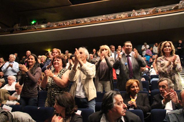 Standing ovation pour Eugène Caselli au terme de son discours (PHOTO PHILIPPE MAILLÉ)