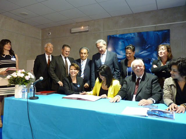 la Charte culture a été signée le 2 mai dernier en présence du maire de Marseille Jean-Claude Gaudin, Apolline Quintrand, directrice du Festival de Marseille, Jean-Louis Gastaud, président de l'association festival de Marseille et les maires de secteur signataires. (Photo Patricia MAILLE-CAIRE)