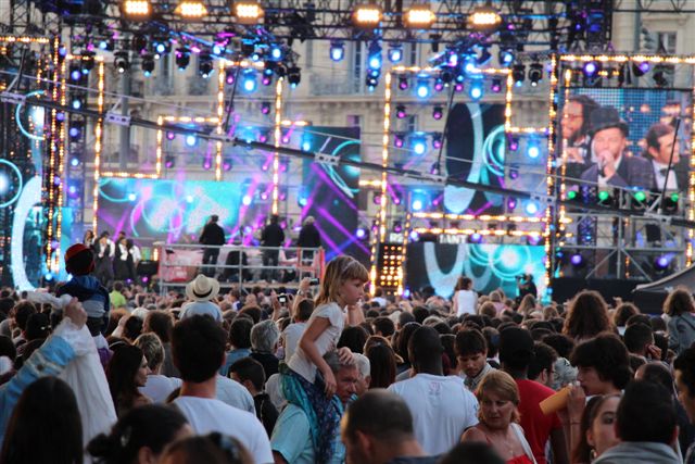 Un public venu en nombre pour assister au plateau variété France2 (PHOTO PHILIPPE MAILLÉ)