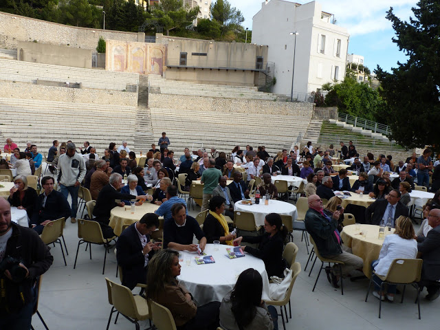 Une centaine de militants et sympathisants ont participé au banquet citoyen organisé au théâtre Silvain pour la présentation du programme de Patrick Mennucci dans le cadre des primaires socialistes ( PHOTO P.M.-C.)