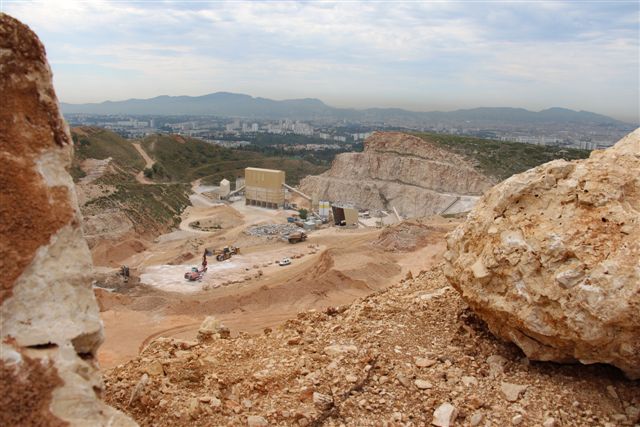 La carrière de Sainte-Marthe s'étend sur 28 hectares à l'entrée Nord de Marseille. (Photos Philippe MAILLÉ)