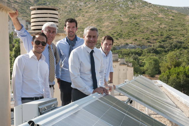 Christophe Masse, président de 13 Habitat, et Gérard Lafont, directeur général de l'office, ont visité ce mardi le chantier de la Cité Michelis en présence de Lydéric Loreau, responsable du développement chez Shelter Services, et Antoine Vasquez, directeur général de SEICFF, en charge de l'étanchéité. (Photo DR)