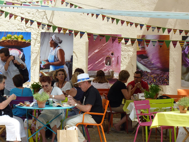 La quinzième édition du salon "Vivre Côté Sud" permettra de redécouvrir les saveurs des grands classiques de la cuisine du sud, revisités avec passion par de grands chefs, des démonstrations et ateliers culinaires orchestrés par Gérard Vives, le cuisinier des épices.