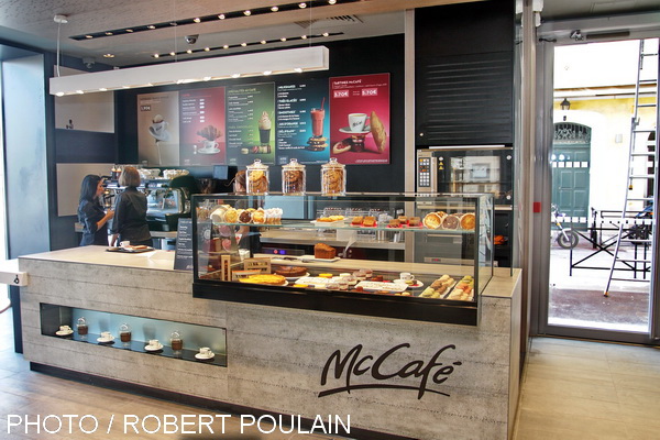 Un espace cosy pour le McCafé