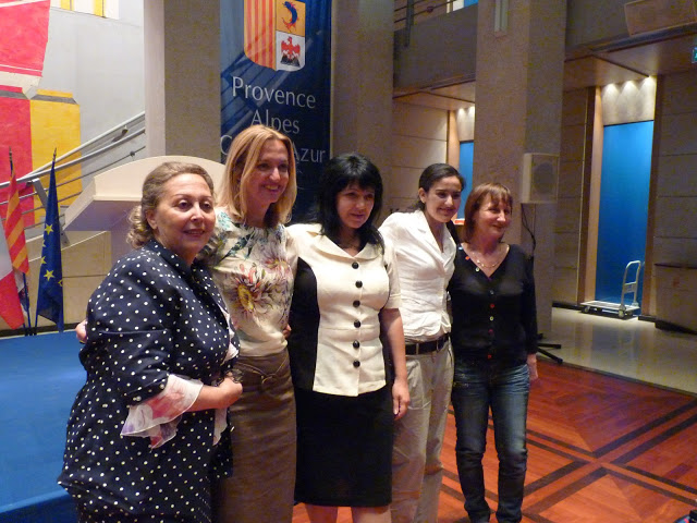 Des lauréates du Concours international de Nouvelles du FFM venues à Marseille au mois de juin: Najette Ouerghi, Tunisie; Bisera Pasic, Bosnie-Herzégovine, Mariela Marinova Indova, Bulgarie; Zahoua Azzoug, Algérie; Marie Egelé, France. (PHOTO P.M.-C.)