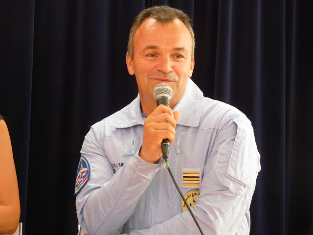 Le lieutenant-colonel Bruno Bézier dirige les équipes de présentation de l'armée de l'air composées de la Patrouille de France et de l'équipe de Voltige (PHOTO P.M.-C.)