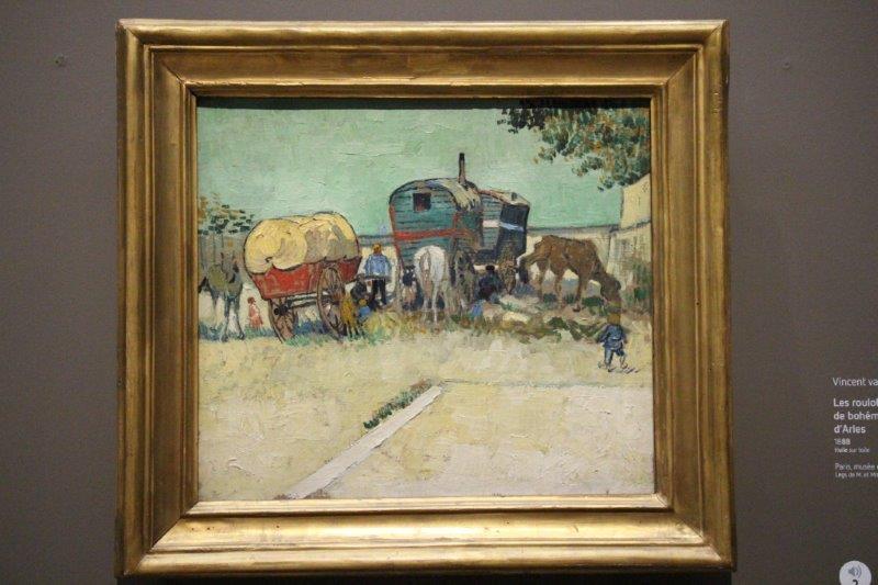 Vincent Van Gogh Les roulottes, campement de bohémiens aux environs d’Arles (1888), Huile sur toile, Paris Musée d’Orsay (Photo Philippe Maillé)