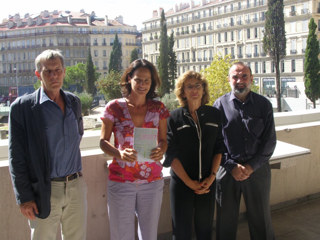 De gauche à droite: Philippe Lebarbenchon, Annabelle Jaeger, Françoise Rastit et Mario Barsamia présentant le livret "Emplois verts, opportunités pour les femmes ?". (Photo S.P.)