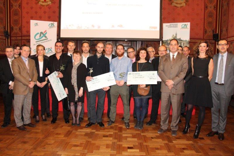 Les lauréats des trophées Chêne Vert entouré par des représentants, salariés et élus, du Crédit agricole (Photo Philippe Maillé)