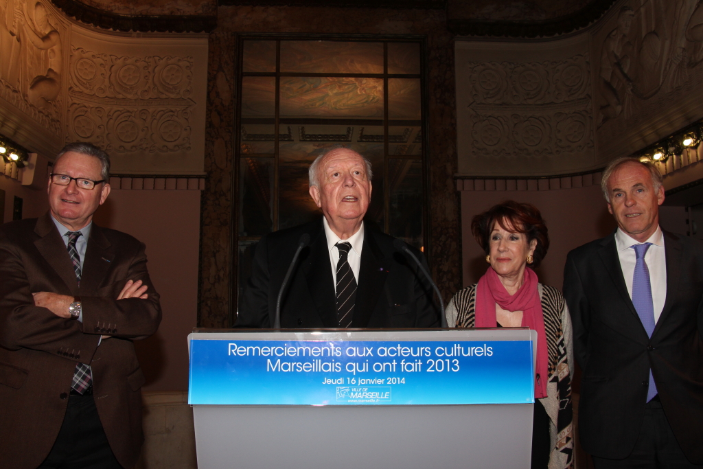 Jean-Claude gaudin entouré de Daniel Hermann, adjoint à la culture, Jeanine Imbert déléguée à l'Opéra et le député Dominique Tian