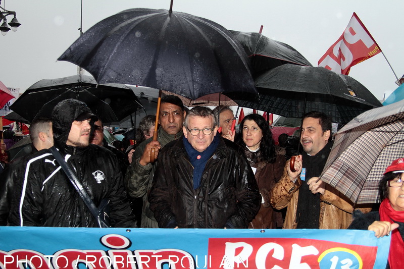 Pierre Laurent (PCF) au sein du cortège aux côtés de Jean-Marc Coppola, candidat aux élections municipales à Marseille