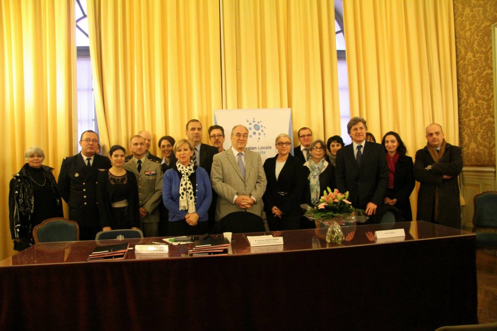 Jacques Rocca-Serra entouré de tous les partenaires qui ont signé une convention avec la Mission Locale de Marseille(Photo D.R.)