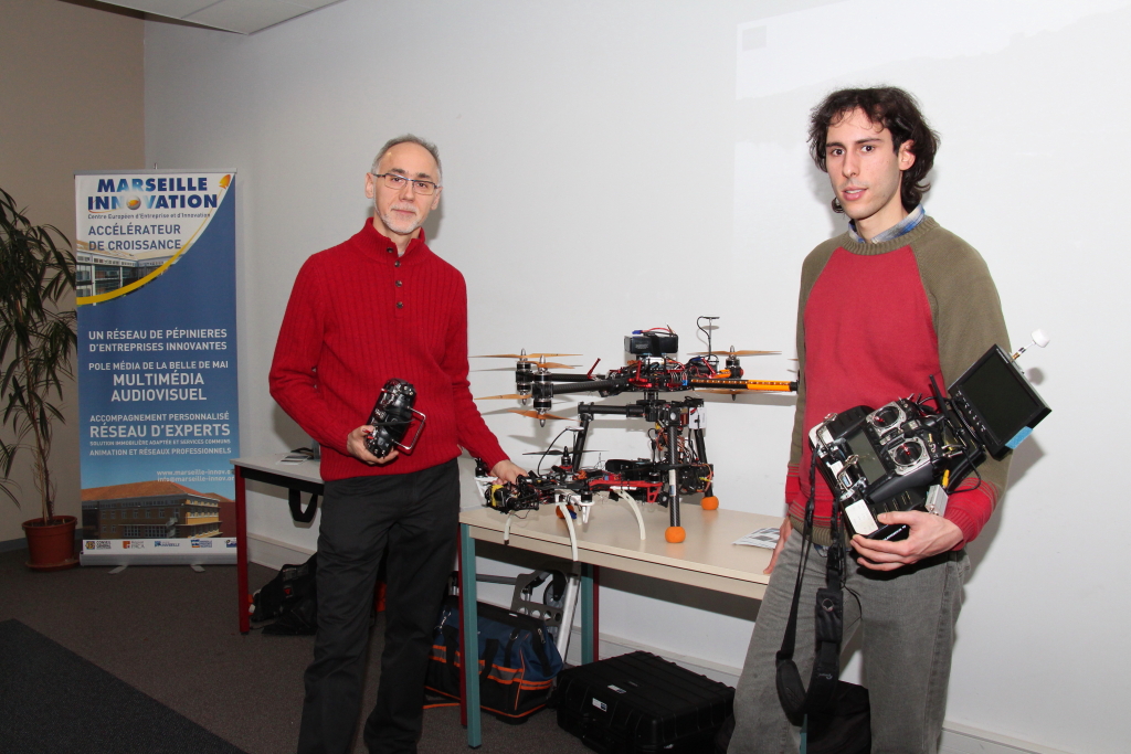 Sami Sarkis créateur de l'entreprise Drone-Pictures et Jean-Philippe Hell, pilote devant leurs drones (Photo Philippe Maillé)