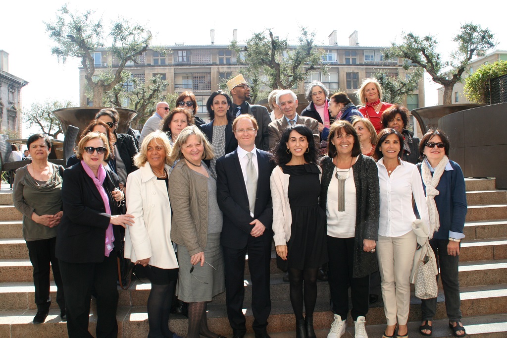 Autour de la chanteuse israélienne Rita des acteurs de la vie associative et polique représentant la diversité de la cité (Photo Gilbert Gabbay)