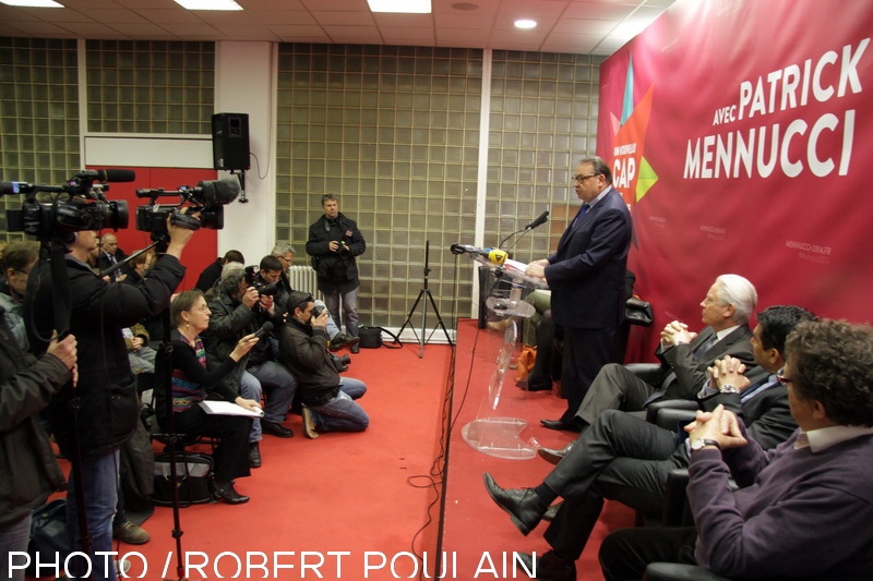 Patrick Mennucci candidat socialiste à la mairie de Marseille a tenu une conférence de presse en urgence à la suite des accords passés entre Lisette Narducci (PRG) et le maire sortant de Marseille Jean-Claude Gaudin