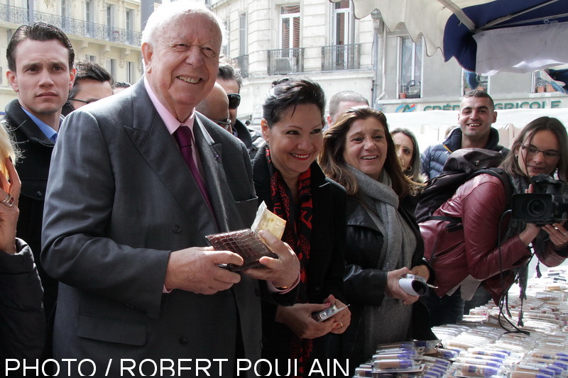 Jean-Claude Gaudin, Lisette Narducci et Solange Biaggi ont fait leur marché à la Joliette