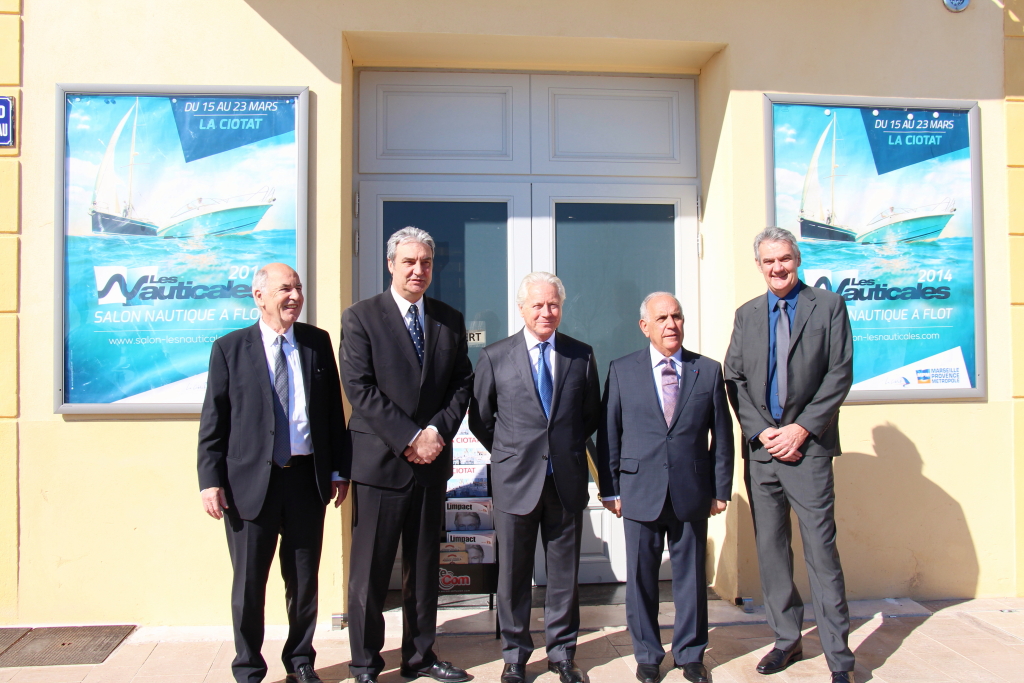 le président de MPM, Eugène Caselli est entouré de Michel Kester, président de la Safim, Patrick Boré, le maire de la Ciotat, Claude Piccirillo, vice-président de MPM, président de la commission Ports et Aéroport de Marseille-Provence et Christophe Vieux, commissaire général du Grand Pavois (Photo Philippe Maillé)