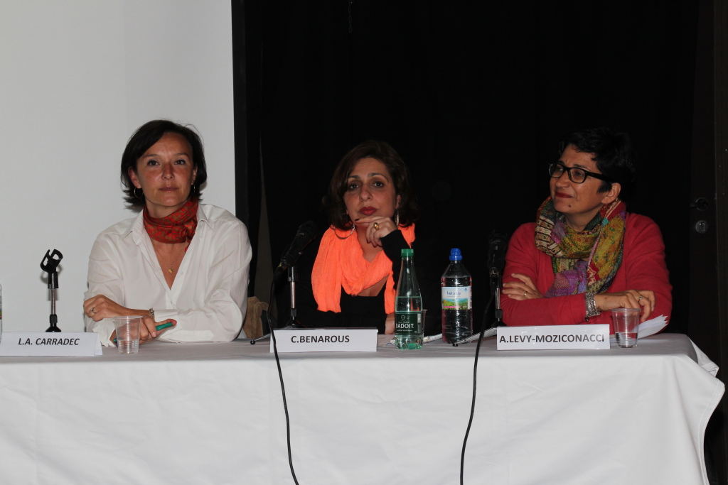 Débat au centre Fleg autour de la vie associative entre Laure-Agnès Caradec et Annie Levy-Mozicconacci (Photo Philippe Maillé)