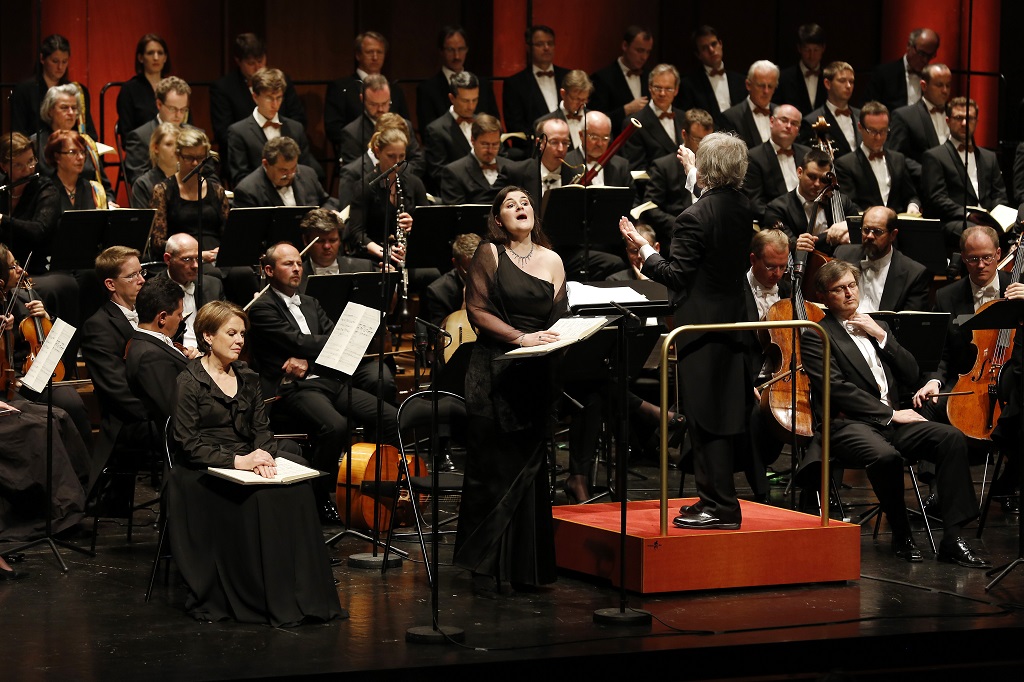 Choristes et musiciens viennois réunis sous la direction de Giovanni Antonini pour la deuxième Passion de l'histoire du Festival de Pâques d'Aix-en-Provence (Photo Caroline Doutre)