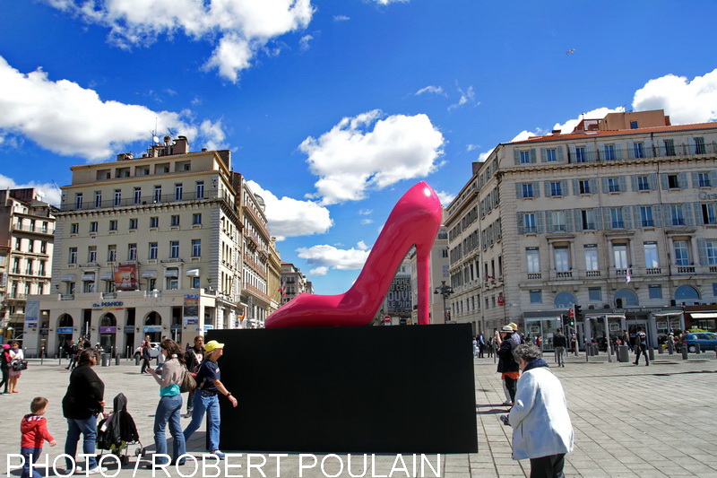 Urgent. Escarpin égaré sur le Vieux-Port. Marseille en ébullition à la recherche de sa Cendrillon (Photo Robert Poulain)