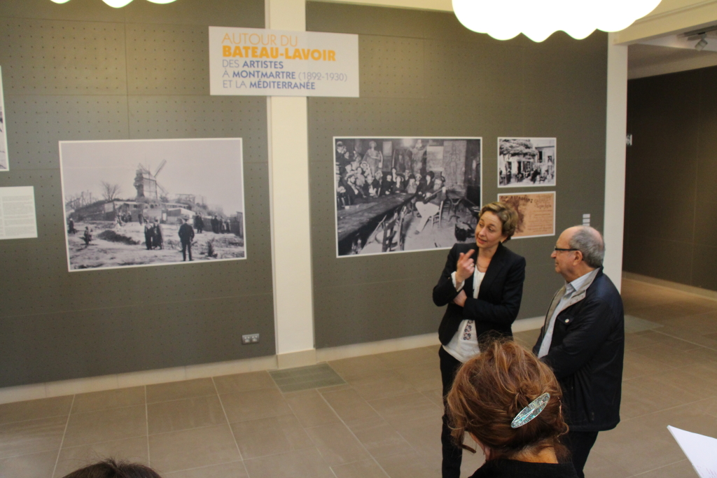 Adeline Granereau, directrice du Musée Regards de Provence et Michel Bépoix, commissaire de l'exposition devant des photos d'époque de Montmartre (Photo Philippe Maillé)