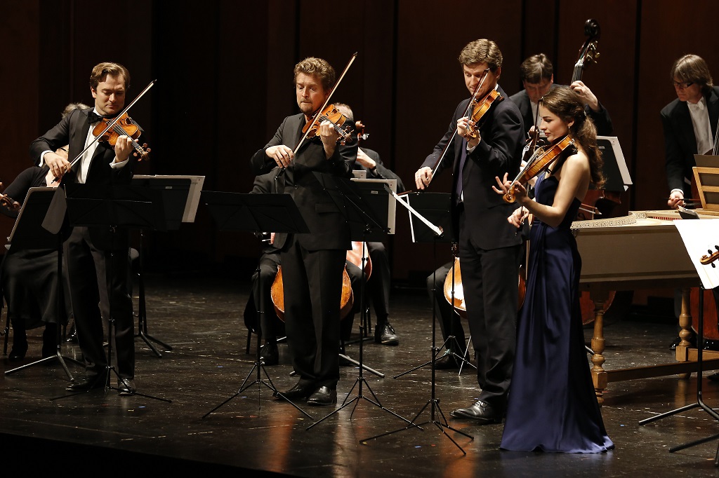 Renaud Capuçon en compagnie de ses invités Christian Tetzlaff, James Ehnes et Alina Pogostina. C’était la fête des violons… (Photo Caroline Doutre)