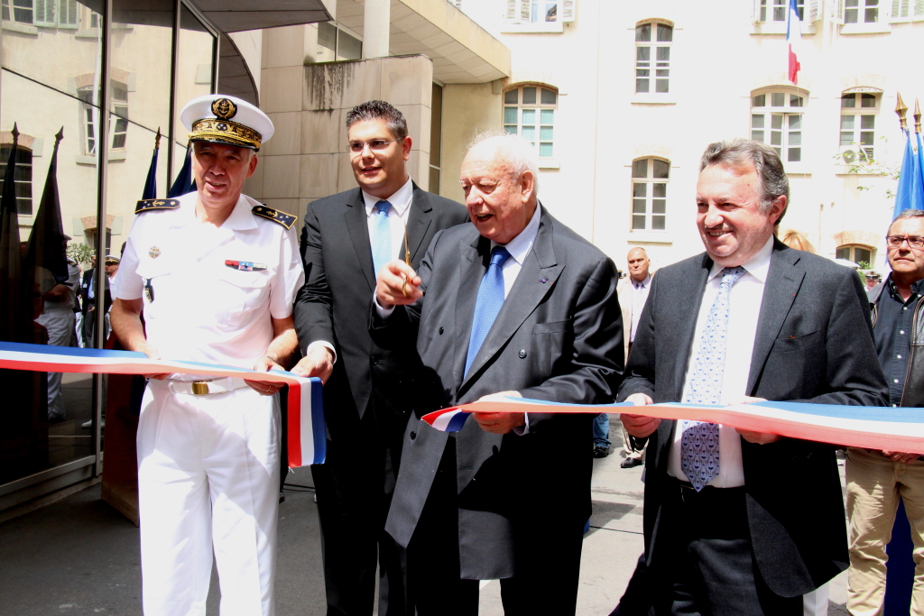 Le ruban inaugural a été coupé par le vice-amiral Jean-Michel lʼHénaff, commandant du BMPM, Julien Ruas, adjoint au maire délégué au BMPM, le maire de Marseille, Jean-Claude Gaudin, Jean-Noël Guérini Président du Conseil Général 13 (Photo Philippe Maillé)