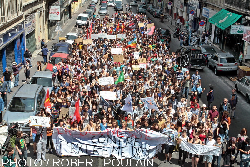 Un millier de jeunes a déambulé dans les rues de Marseille contre le FN