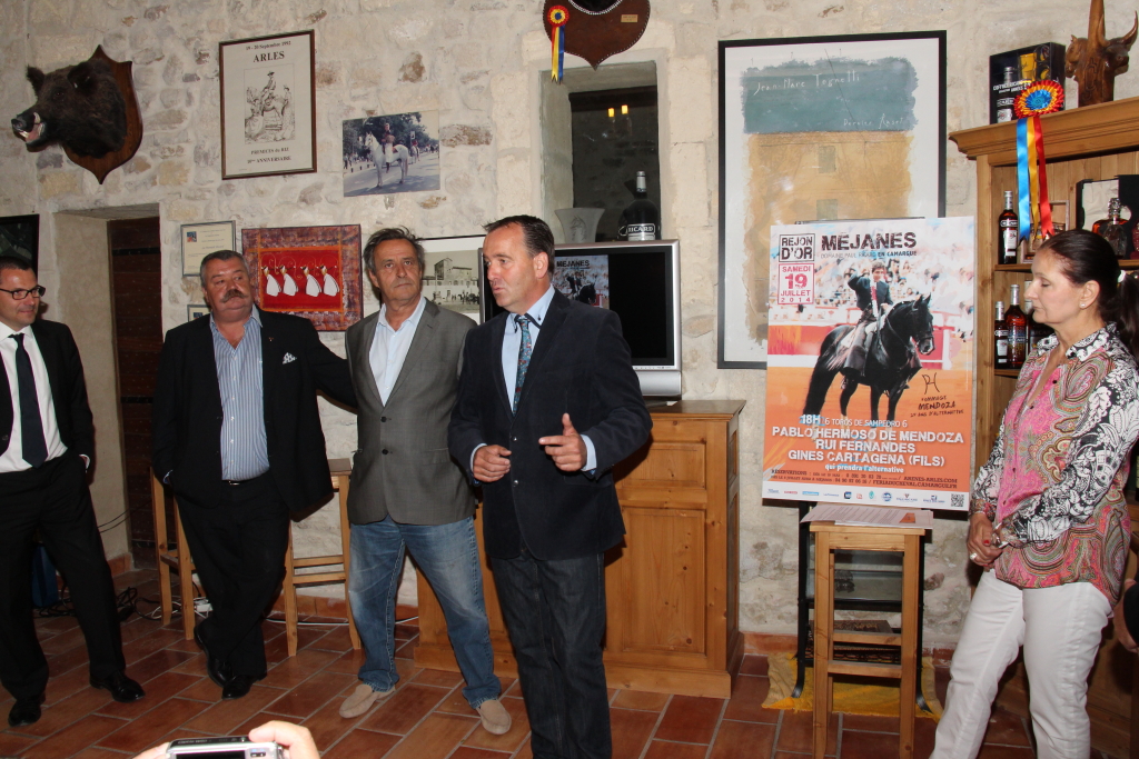 Xavier Guyot aux côtés de Michèle Ricard directeur du Domaine Paul Ricard, exprime sa vive inquiétude pour le riz de Camargue (Photo Philippe Maillé)