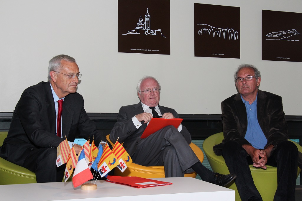 Michel Vauzelle, président de la Région Provence-Alpes-Côte d'Azur entouré de Jean-Louis Bianco, le président de l'Observatoire de la laïcité et de Gérard Perrier, le président de l'Université Populaire et Républicaine (Photo Philippe Maillé)