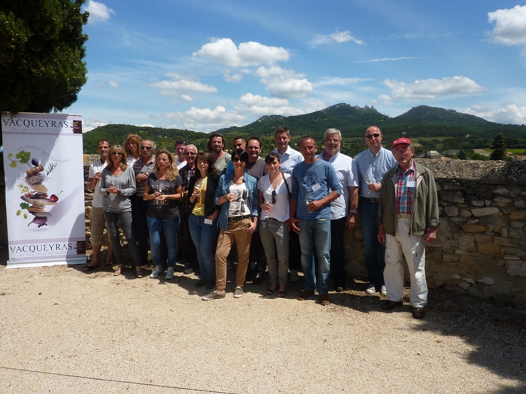 Les vignerons et vigneronnes, hôtes des professionnels pour cette dégustation hors du commun (Photo M.E).