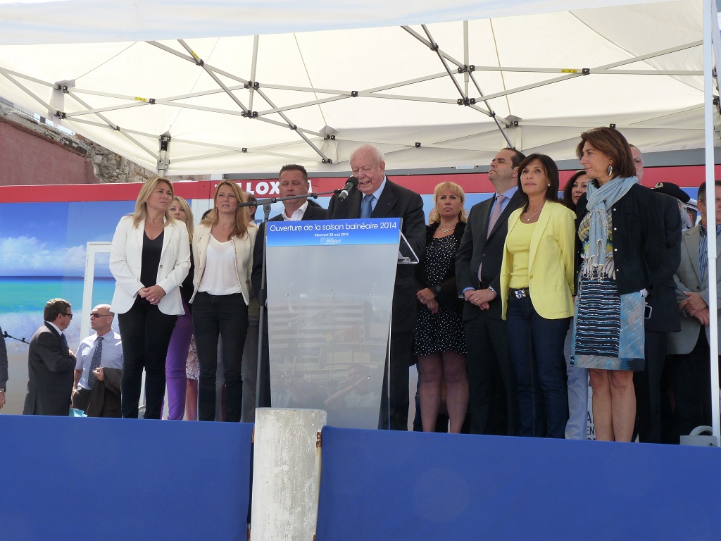 Le maire de Marseille, Jean-Claude Gaudin a lancé la saison balnéaire 2014 entouré des élus Caroline Pozmentier, Sabine Bernasconi, Didier Réault, Yves Moraine, Nora Préziosi, Martine Vassal (Photo P.M.-C.)