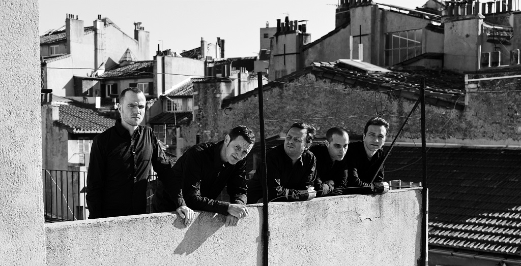 Lo Còr de la Plana est un groupe marseillais de polyphonies masculines qui chante en occitan, qui est né du côté de La Plaine, un quartier de la cité phocéenne. Il est devenu un spécialiste des polyphonies anciennes de la Méditerranée (Photo D.R.)