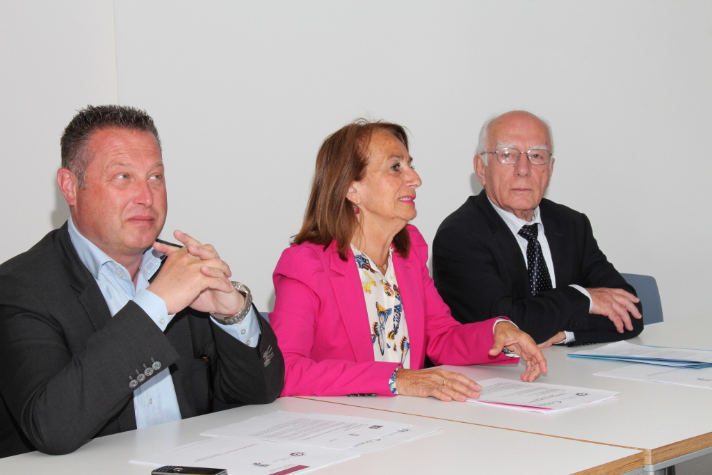 Didier Réault, Président du Parc National des Calanques, Danielle Milon, Maire de Cassis, Daniel Conte, Président de Bouches-du-Rhône Tourisme viennent de signer leurs premières conventions de partenariats (Photo Philippe Maillé).