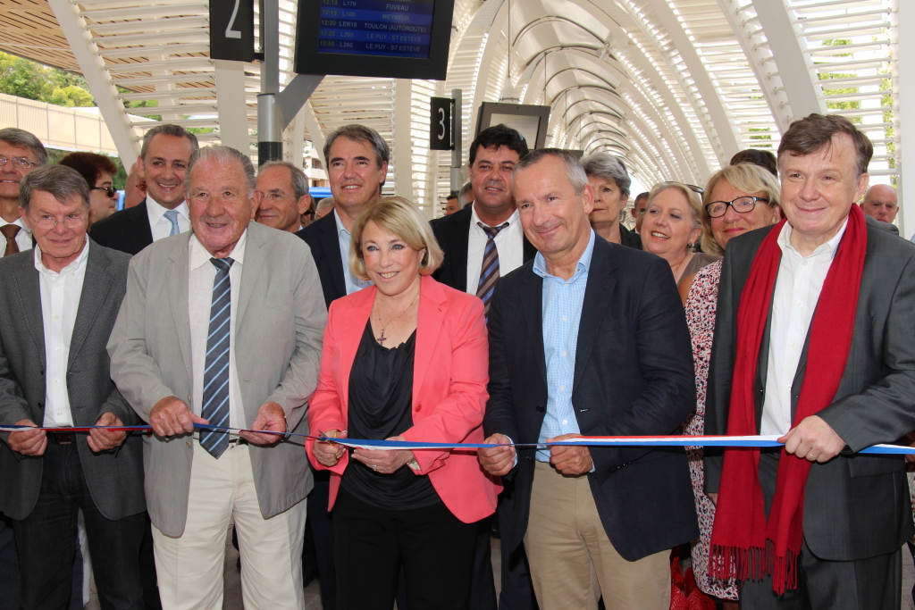 La nouvelle gare routière d'Aix-en-Provence a été inaugurée par Maryse Joissains, Gérard Bramoullé, Jean-Yves Petit, André Guinde, Jean-Marie Duthilleul (Photo Philippe Maillé)