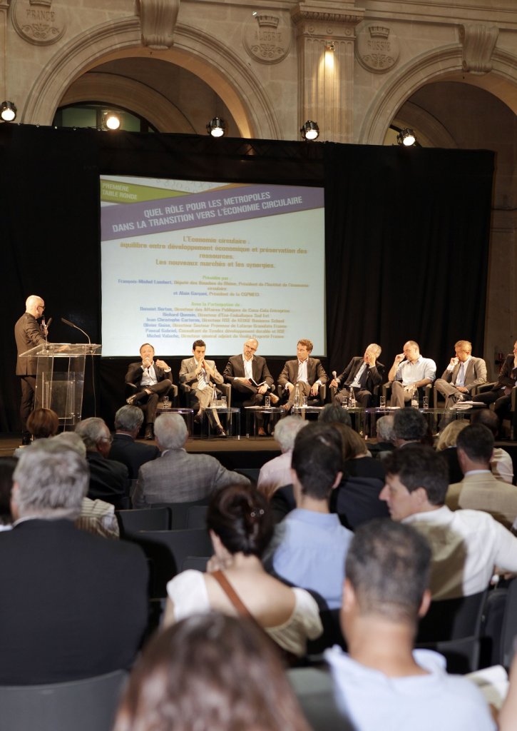 De nombreux intervenants au Palais de la Bourse à Marseille ont participé à la conférence "Quel rôle pour les métropoles dans la transition vers l'économie circulaire" (Photo F.Jonniaux / CCIMP )