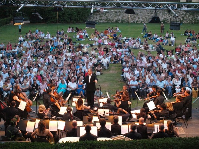 L'OPPA au cours d'un concert dans les Jardins d'Albertas à Bouc-Bel-Air (Photo D.R.)