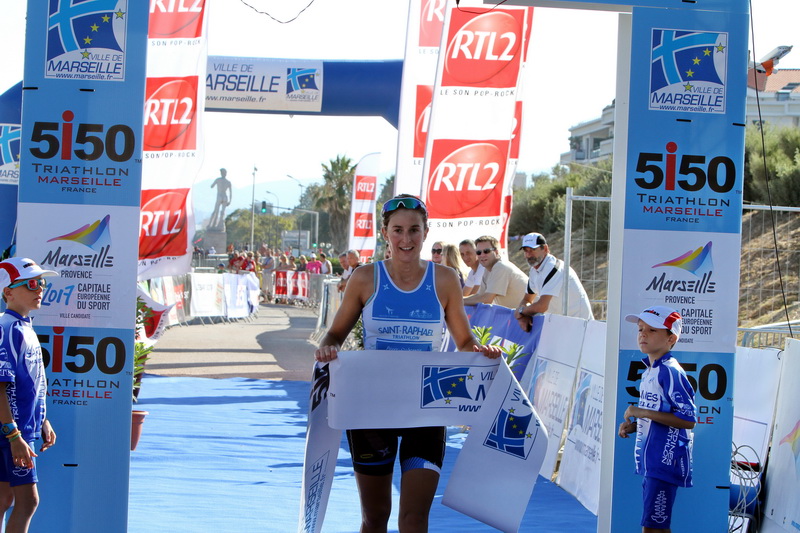 Camille Donat a remporté le triathlon de Marseille en 2h 13' et 54" (Photo Robert Poulain)