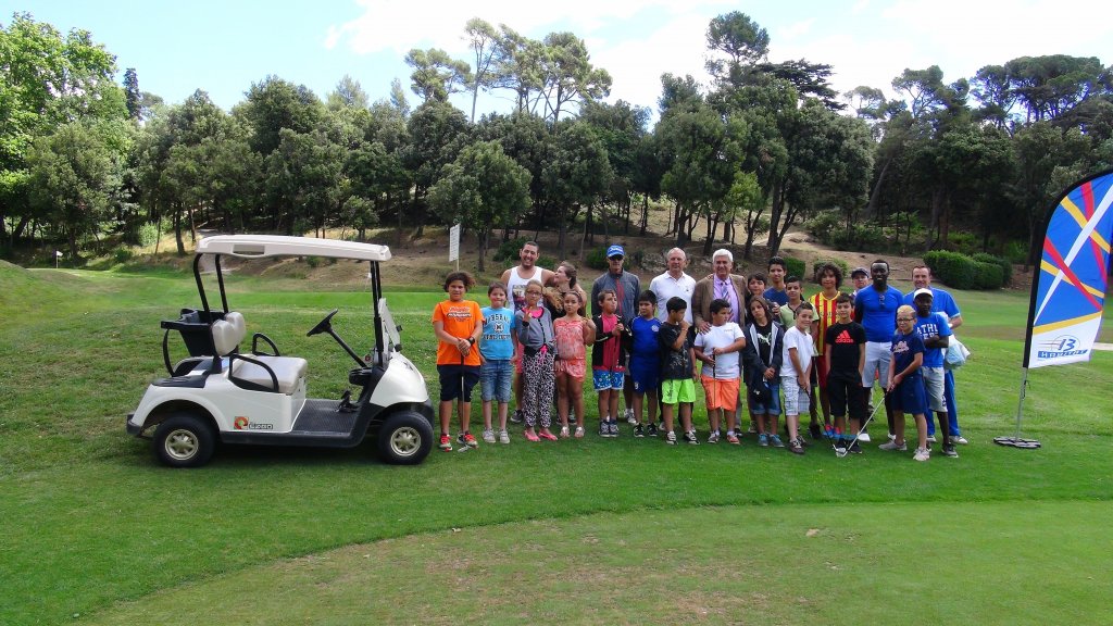 Cinquante enfants, âgés de 10 à 14 ans, ont bénéficié d’un apprentissage aux rudiments du golf (Photo M.M.)