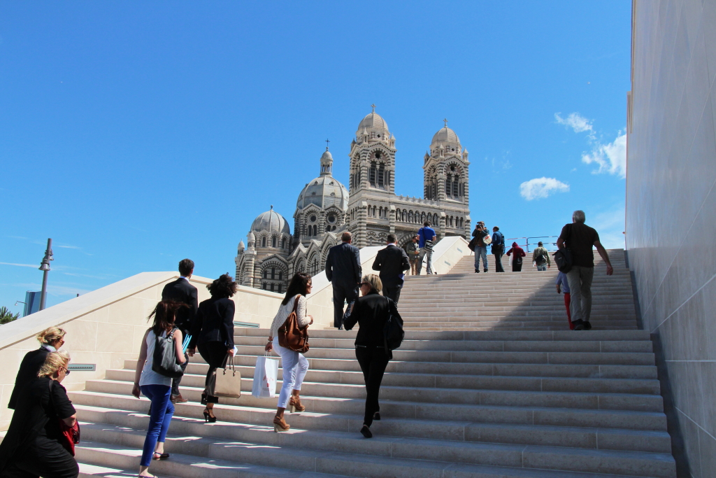 Le grand escalier qui conduit le visiteur du boulevard du littoral au square Vaudoyer (Photo Philippe Maillé)