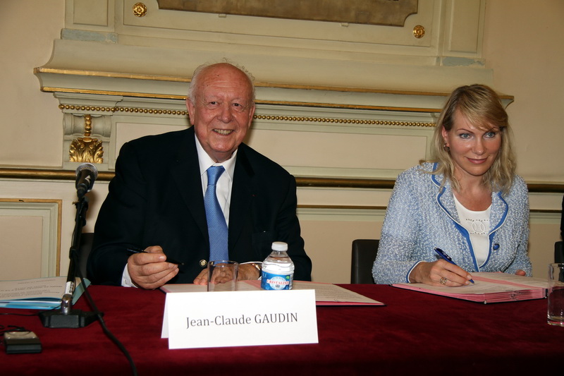 Le maire de Marseille, Jean-Claude Gaudin et Magarita Louis-Dreyfus propriétaire de l'OM ont trouvé un accord sur le loyer d'occupation du Stade Vélodrome (Photo Robert Poulain)