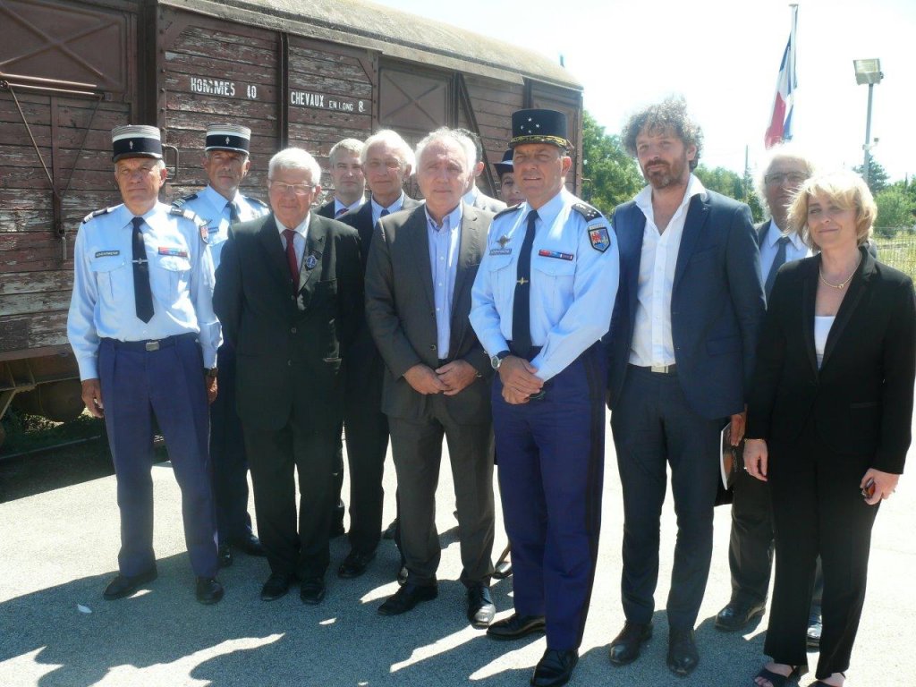 Les représentants de la Gendarmerie nationale et de la Fondation Camp des Milles (Photo C.d.M.)