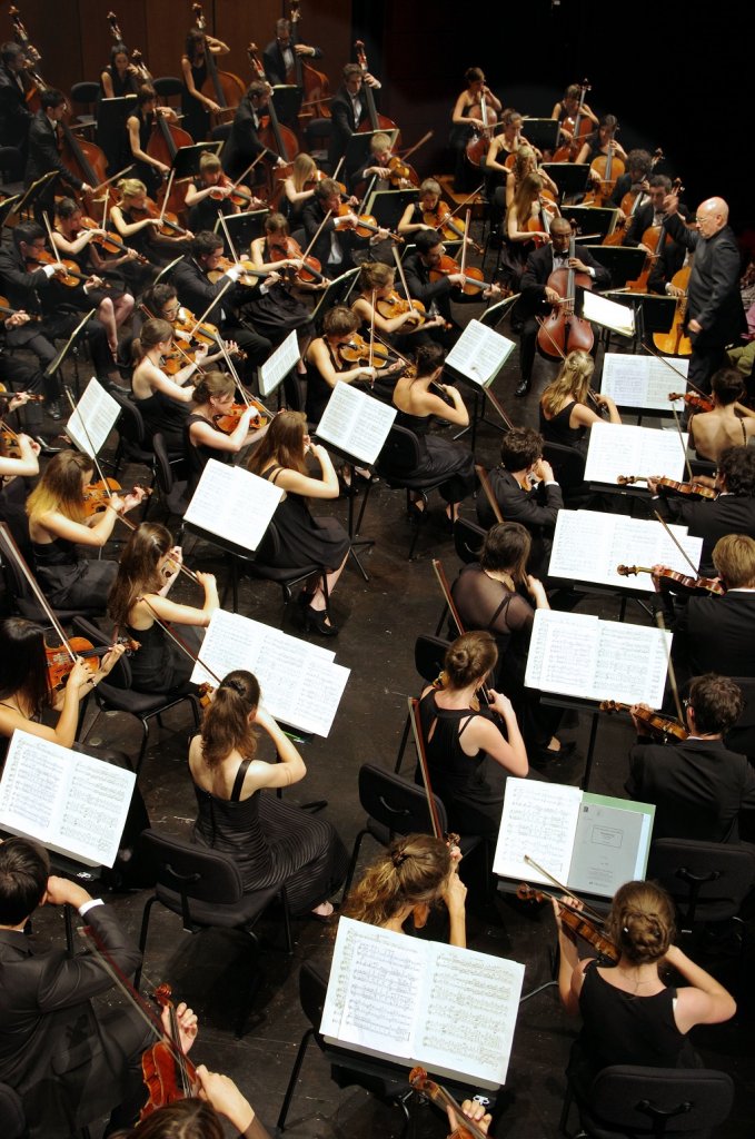 l’Orchestre Français des Jeunes, en résidence au GTP à Aix-en-Provence, a donné ce jeudi soir un concert empreint de dynamisme, de virtuosité (photo D.R.)