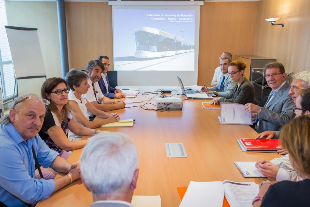 Guy Teissier rencontre les commerçants de la rue de Rome (Photo David Girard)